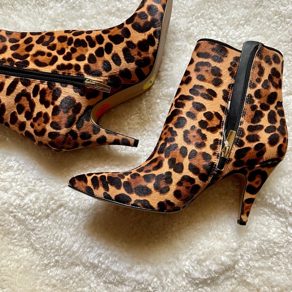 Vince Camuto Nandi 2 Cow Hair Leopard Booties Size 9.5 - Picture 3 of 9